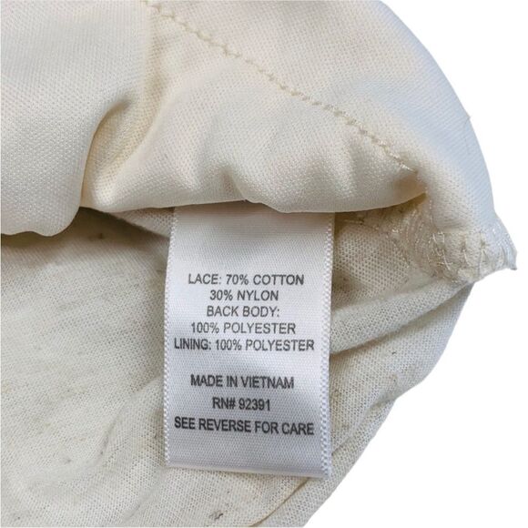 10/$25🦋 Weavers Ivory Crochet & Lace Crop Top - Small - Picture 9 of 10